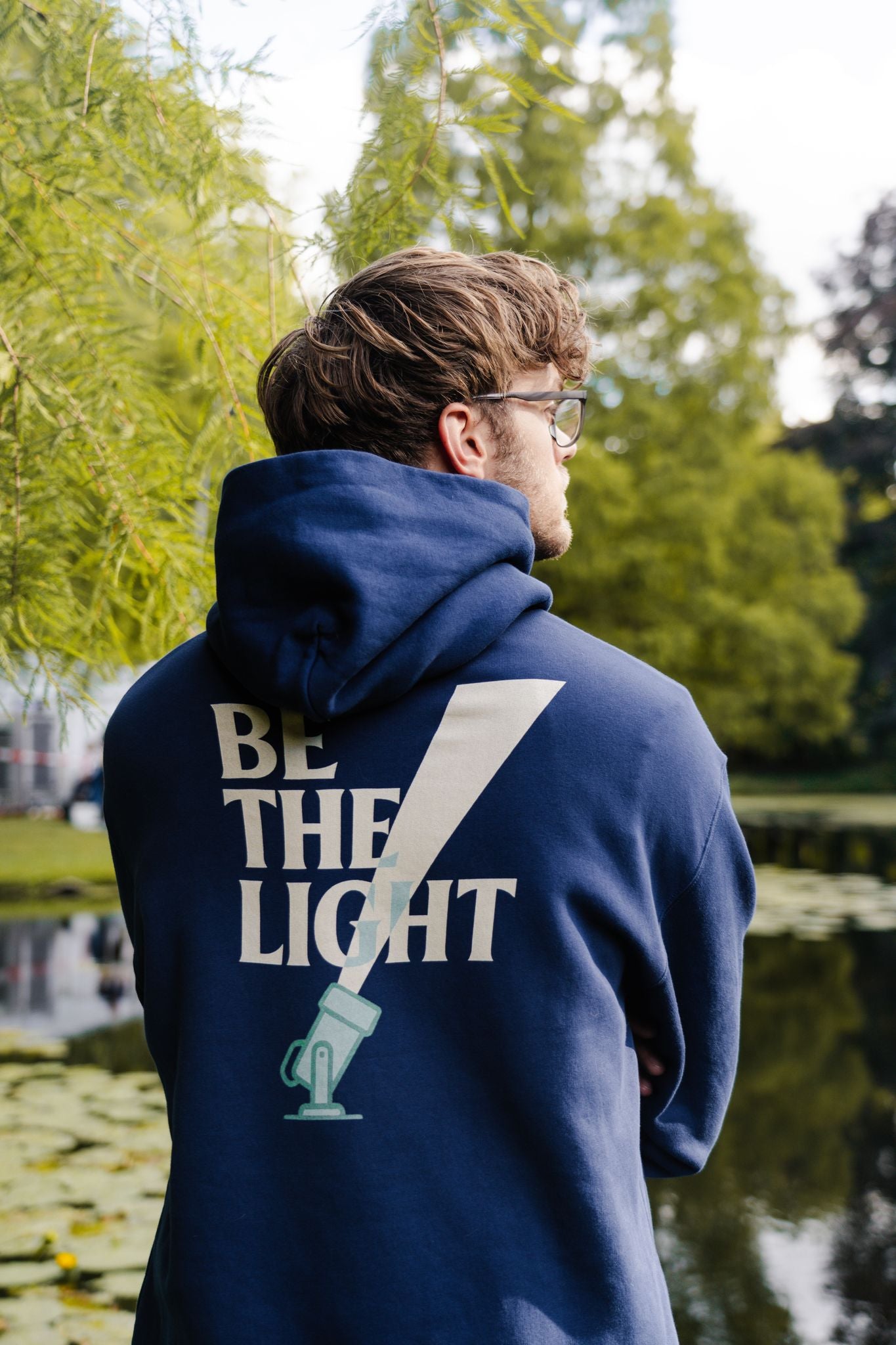 TRØBL Oversized Hoodie – Be the Light | Licht in het Donker | Streetwear