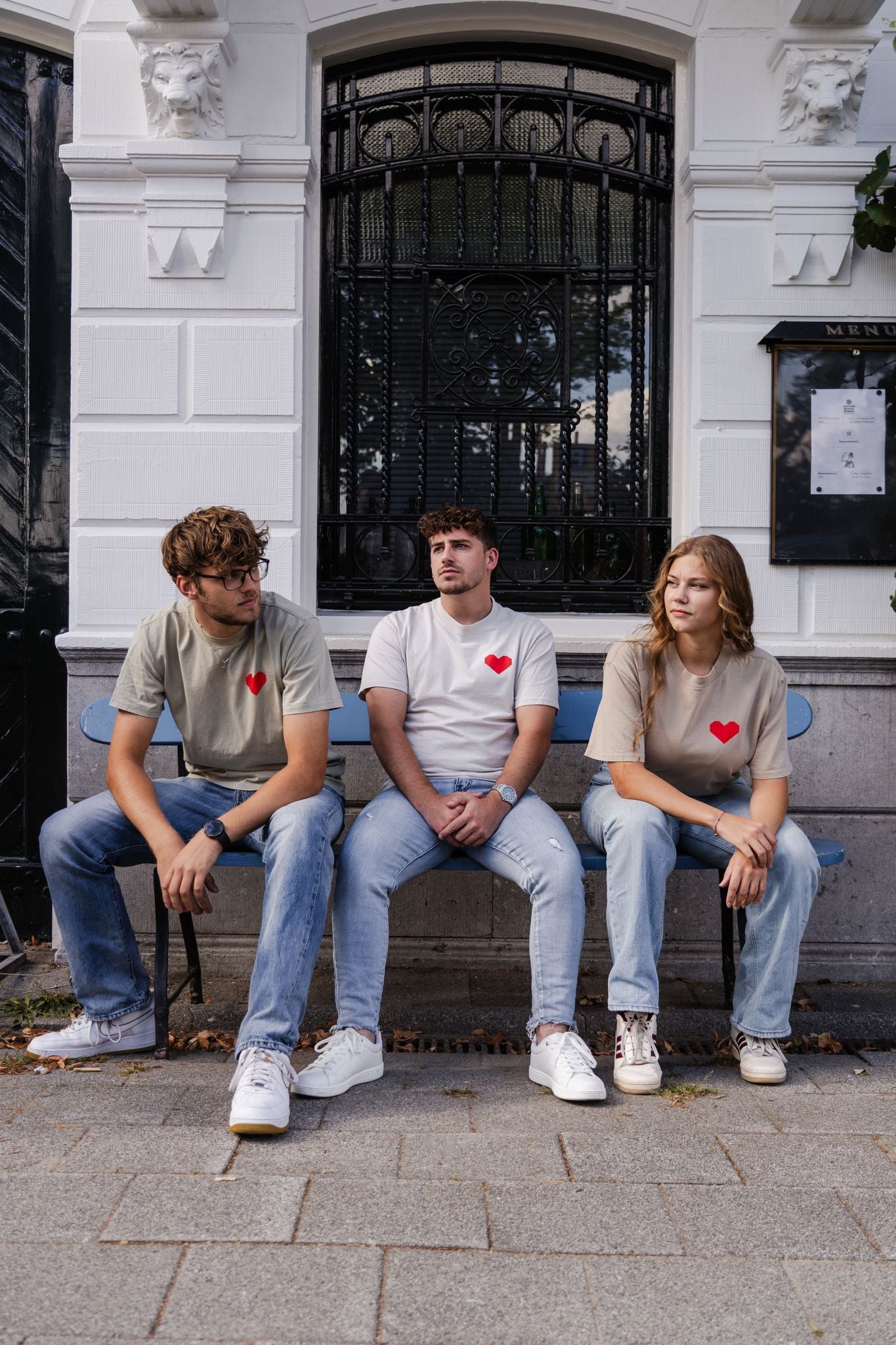 TRØBL oversized T-shirt van zwaar katoen met Alpha & Omega-ontwerp – krachtige en minimalistische streetwear met boxy fit en vintage uitstraling.