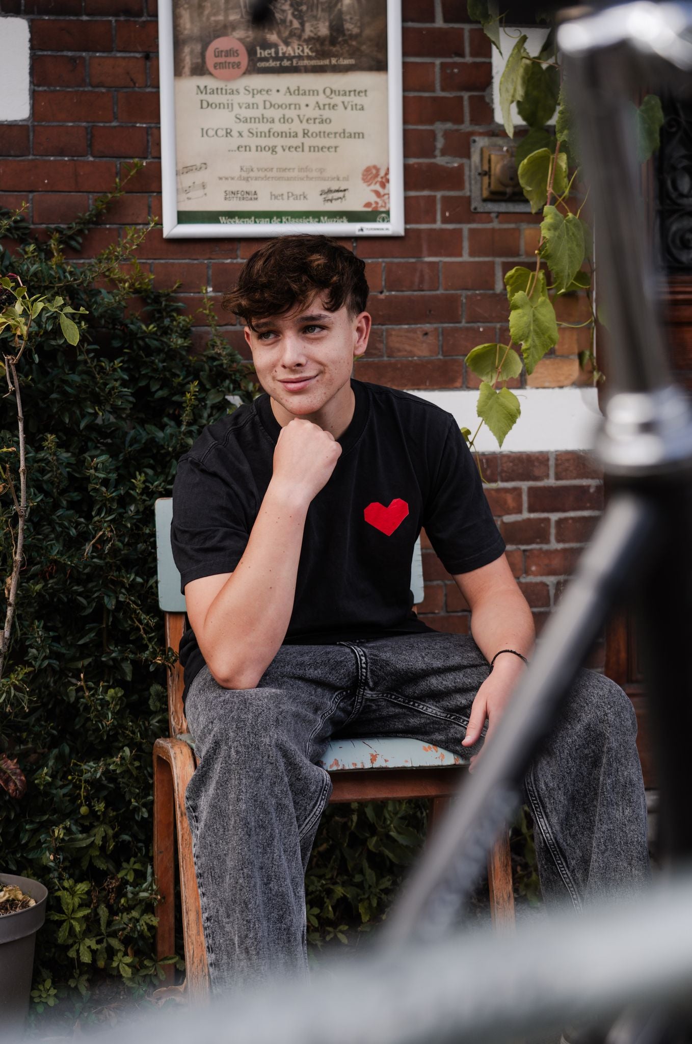 TRØBL oversized T-shirt van zwaar katoen met Alpha & Omega-ontwerp – krachtige en minimalistische streetwear met boxy fit en vintage uitstraling.