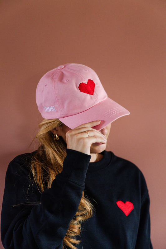 TRØBL Pet – Geborduurd Hart Rood | Katoen | Streetwear 2